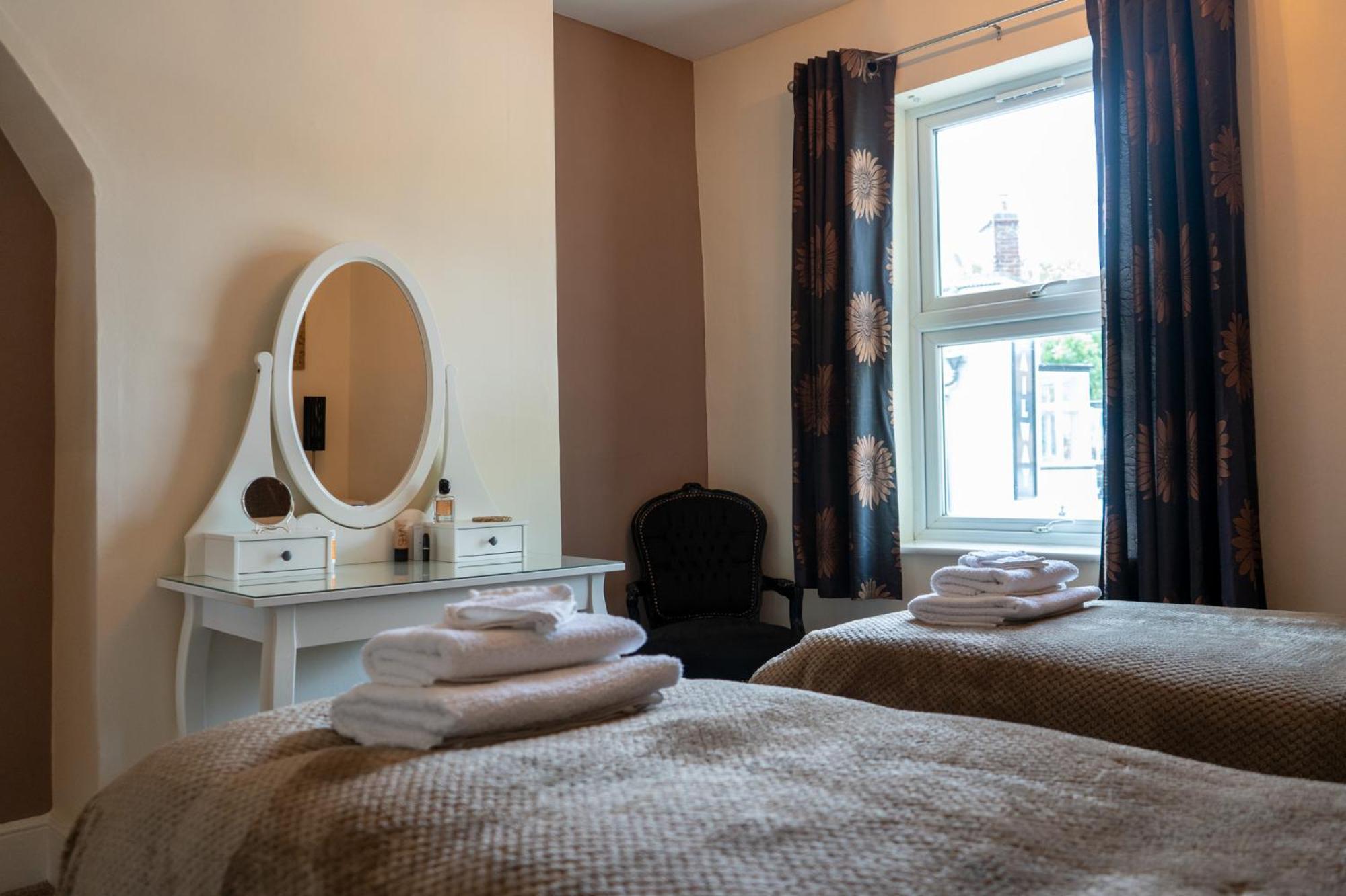 The Plumb Townhouse In Warwick Centre Villa Ngoại thất bức ảnh