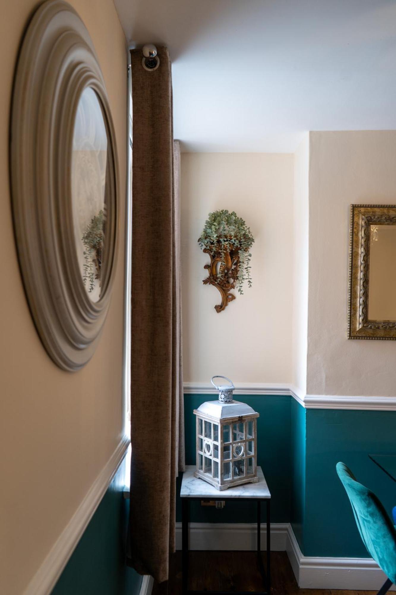 The Plumb Townhouse In Warwick Centre Villa Ngoại thất bức ảnh